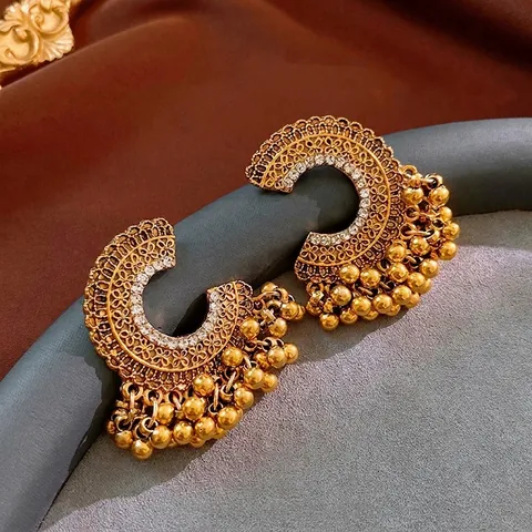 Vintage Ethnische C-Förmige Legierung Strass Ohrringe Mit Metallkugel Quasten Stahl Ohrstecker Hohl Design Damen