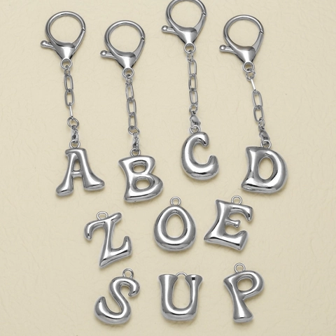 Llavero De Letra Inicial Del Alfabeto Puffy 3D Cobre Chapado En Platino Metal Accesorio Para Bolso Minimalista Tono Plateado