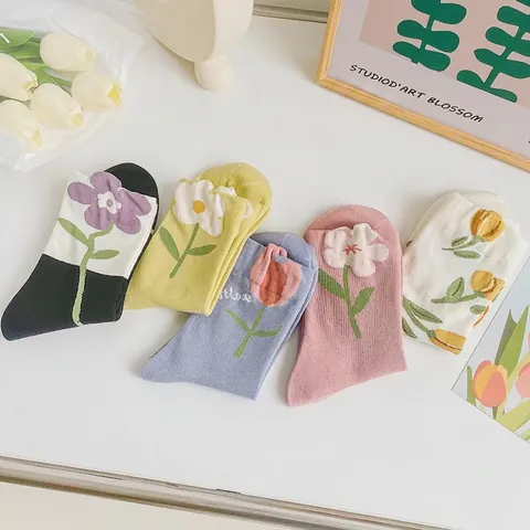 Women Crew Socks Sweet Floral Tulip Daisy Pattern Cotton Blend Casual Knitted Mid Calf Hosiery