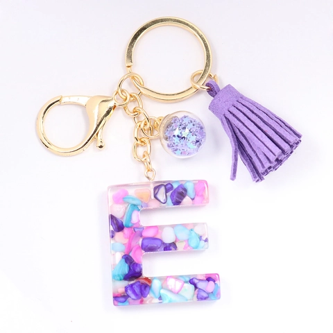 Portachiavi con Alfabeto in Resina Trasparente con Pietre Triturate Colorate Nappina in Camoscio Viola Anello in Metallo Oro Donna