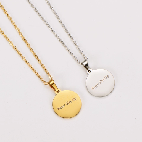 Collar De Colgante Redondo Grabado Never Give Up Acero Inoxidable Joyería Inspiradora Accesorio De Moda Hombre Mujer