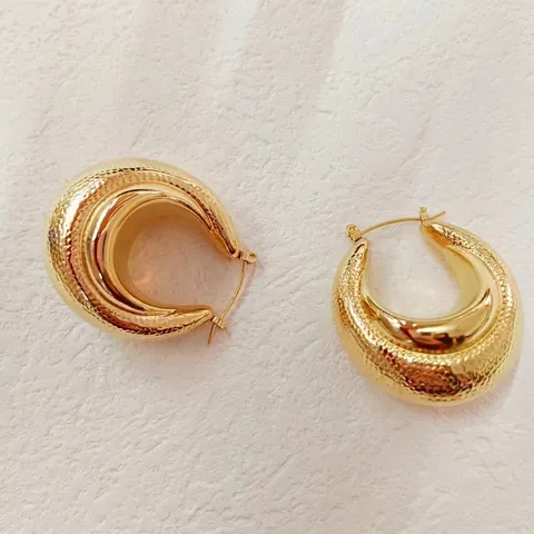 Orecchini A Cerchio Spessi Donna Acciaio Inossidabile Placcato Oro 18K Texture Martellata Vintage C-Shape