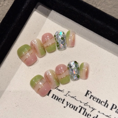 Handgemaakte Gradiënt Muntgroen Roze Press On Nagels Strass Goudraad Kort Vierkant Rond Mode Kunstnagels Voor Vrouwen Manicure Cadeau