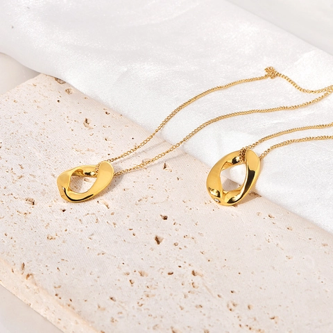 Minimalist Titanium Steel Irregular Hollow Geometric Pendant Necklace K18 Gold Plated Twisted Water Drop Necklace With Rhinestone For Women