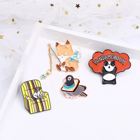 Spilla Smaltata a Forma di Animale in Lega Design Panda Volpe Cane Piccione Accessori per Abbigliamento Gioielli Zaino Distintivo