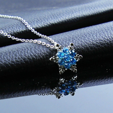 Snowflake Pendant Necklace Alloy Blue Rhinestones Sparkling Winter Style Jewelry For Girls Women Silver Tone