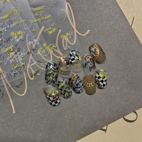 Autocollants À Ongles Ultra Minces Auto-adhésifs Lettres Motifs Cœur Manucure DIY Style Japonais Décalcomanies Femmes