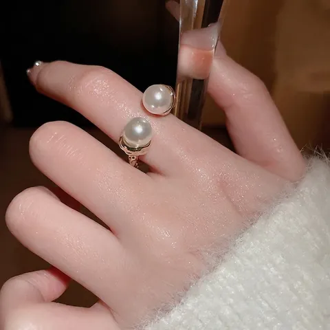 Elegante Anello Aperto Con Doppia Perla Artificial Texture Martellata Lega Regolabile Gioielli Di Moda Minimalista Per Donna