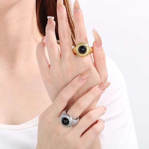 Vintage Hammered Stainless Steel Open Adjustable Ring With Black Oil Circular Inlay Fashion Exaggerated Jewelry For Women