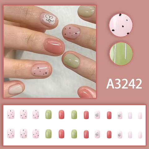 Minimalist Clover Polka Dot Press On Nails Sweet Fresh Style Glossy Short Square Fake Nails For Women