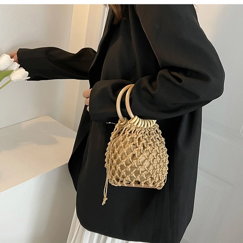 Women Straw Woven Mesh Handbag With Round Wooden Handles Drawstring Inner Pouch Summer Beach Bohemian Bucket Bag