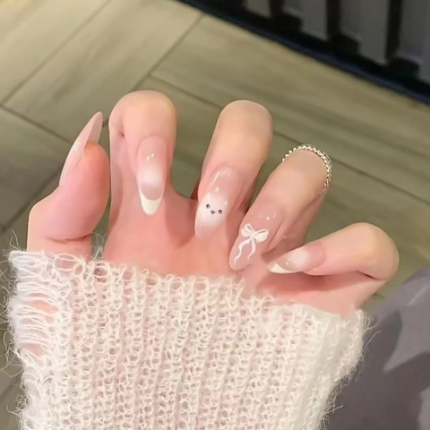Unghie Finte Sfumate Rosa Plastica ABS Forma Mandorla Con Motivo Gatto Carino E Fiocco Bianco Per Manicure Dolce