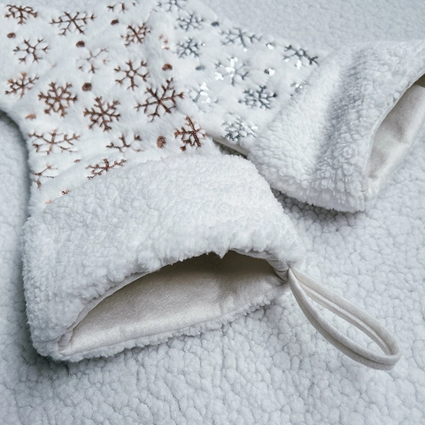 Chaussettes De Noël En Peluche Blanche Fausse Fourrure Motif Flocon De Neige À Paillettes Décoration De Cheminée Sapin De Noël Sac Cadeau Ornements