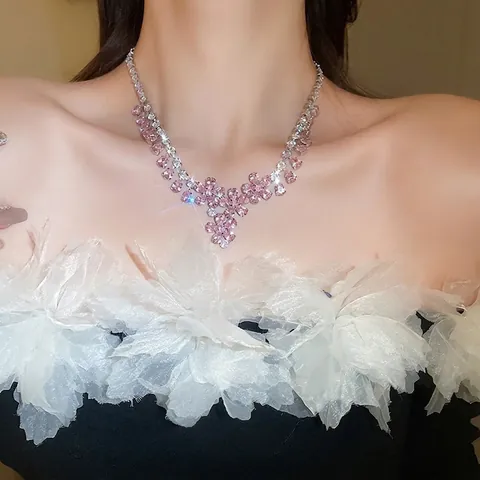 Collana Di Fiori Rame Zircone Cristallo Rosa Forma V Catena Da Clavicola Elegante Gioielli Di Moda Di Lusso Per Donne