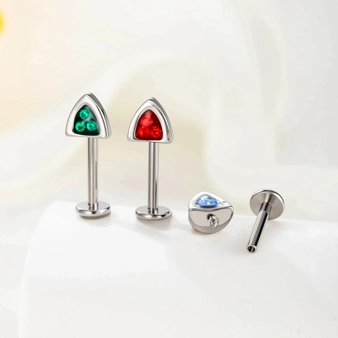Titanium Legering Zirkoon Driehoek Interne Draad Kraakbeen Piercing Stud Labret Oorsieraden Mode Vrouwen Mannen Kleurrijke Accessoire