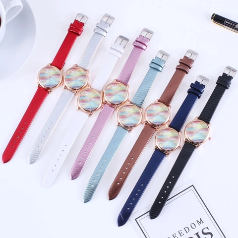 Reloj De Cuarzo Para Mujer Esfera Con Rayas De Arcoíris Caja De Aleación De Oro Rosa Correa De Cuero Sintético Con Patrón Moda