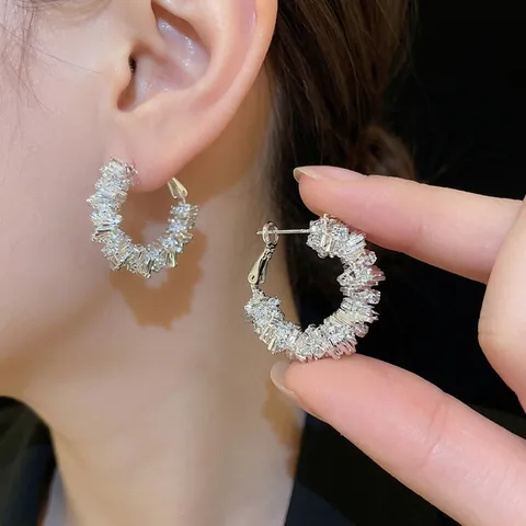 Unregelmäßige Runde Creolen Kupfer Baguette Zirkonia C-Form Funkelnder Modeschmuck Für Damen Mit Silbernem Ohrstecker