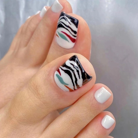 Unghie Finte Per Piedi Con Stampa Zebra Nero Bianco Rosso Blu Quadrate Corte Artistiche Per Donne Colori Misti Lucido