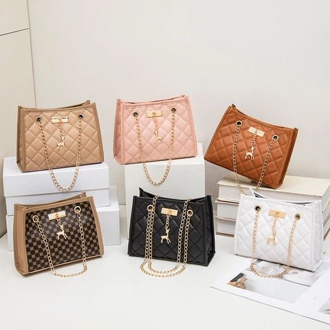 Women Quilted Shoulder Bag PU Leather Gold Chain Strap Elegant Deer Pendant Crossbody Handbag Fashion Ladies
