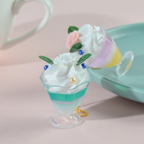 Mini Simulación Copa De Helado Llavero Resina Postre Parfait Colgante Cadena Bolas Metal Flor Crema Degradado