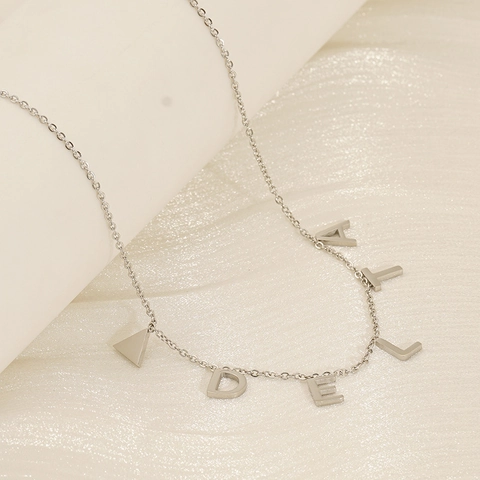 Collar Con Colgante De Letras De Acero Inoxidable Con Dije De Triángulo Cadena De Clavícula Pulida Joyería Para Mujeres