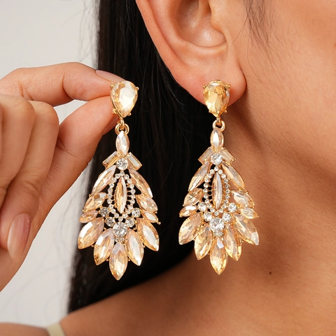 Pendientes Colgantes Estilo Palacio Vintage Para Mujer De Aleación Con Pedrería Diseño De Gota De Agua Hueca Poste De Plata