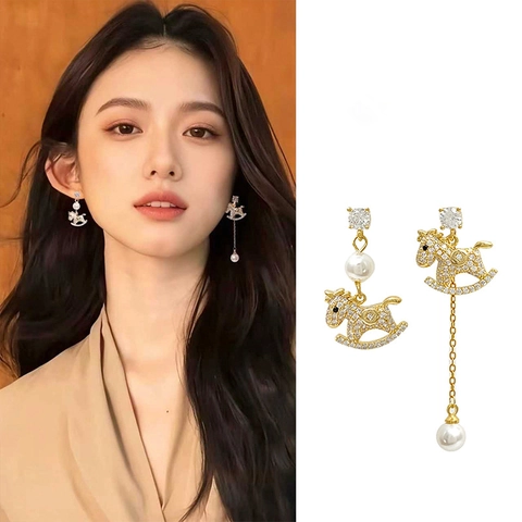 Orecchini Asimmetrici Cavallo A Dondolo Placcati Oro Zircone Perla Artificial Stile Vintage Lusso Gioielli Donna Perno In Argento