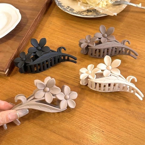 Flower Hair Claw Clips Matte Plastic Large Nonslip Hair Clamp Elegant Floral Styling Accessories For Women Girls