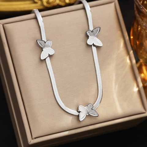 Collana con Ciondolo a Farfalla Vintage Francese in Acciaio al Titanio Placcato Oro 18K Elegante Catena a Serpente Donna