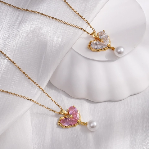 Collana con Ciondolo a Cuore in Rame Placcato Oro Acciaio al Titanio Zirconia Perla Artificiale Eleganti Gioielli da Donna