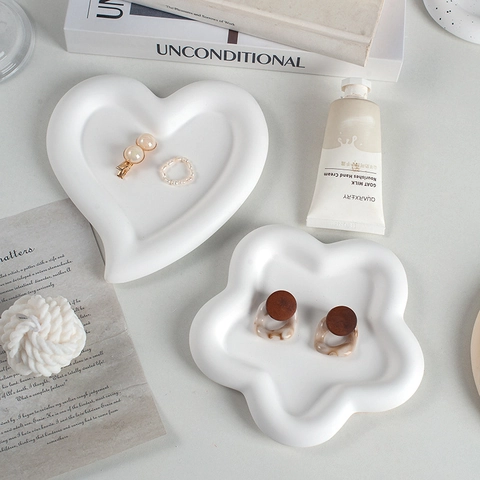Minimalist Heart Flower Plaster Jewelry Storage Tray Dish Matte Ceramic Ring Earrings Organizer Desktop Photography Props