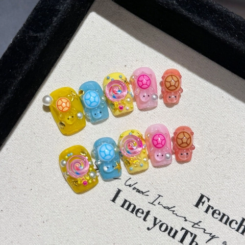 Handgemaakte 3D Schildpad Press-on Nagels Meerkleurig Hars Lolly Ontwerp Korte Coffin Vorm DIY Manicure Tips Vrouwen Sieraden