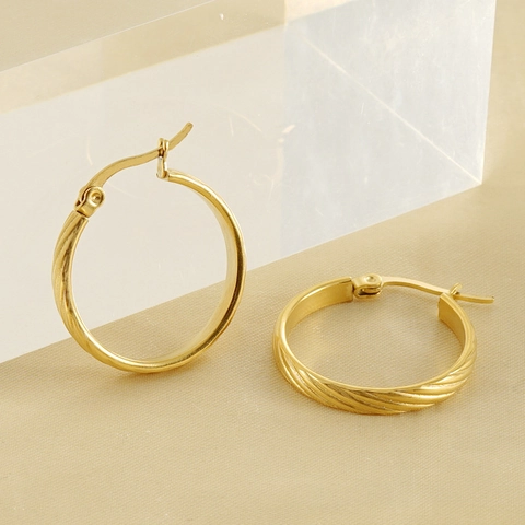 Twisted Hoop Earrings 18K Gold Plated Stainless Steel Spiral Texture Snap Closure Retro Elegant Fashion Jewelry For Women