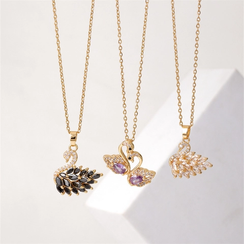 Élégant Collier Pendentif Cygne en Cuivre et Strass pour Femme Plaqué Or Double Cygne Cygne Noir Bijoux Animaux Chaîne de Clavicule