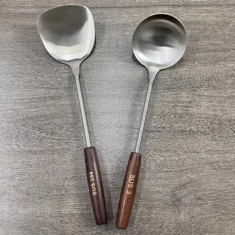 SUS 304 Espátula Y Cucharón De Acero Inoxidable Con Mango De Madera Utensilios De Cocina Resistentes Al Calor