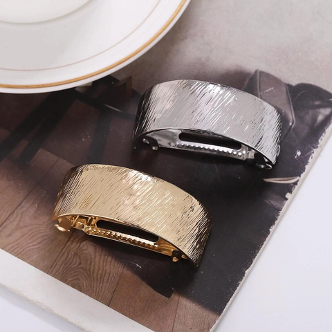 Minimalist Brushed Metal Ponytail Hair Clip Alloy Arc Shaped Electroplated Elegant Non Slip Spring Clip For Women