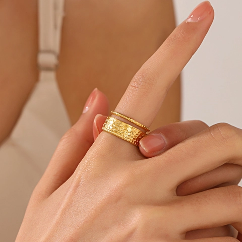 Breiter Ring Mit Hammerschlag-Textur Aus Edelstahl Verstellbares Offenes Band Im Französischen Retro-Vintage-Stil Für Damen
