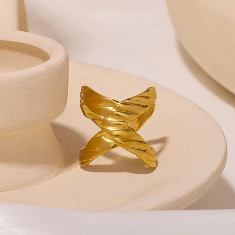 Edelstahl Hohle X-Form Ring Verdrehte Wasserwelle Textur Wasserdicht Verstellbarer Offener Ring Für Frauen Minimalistisch