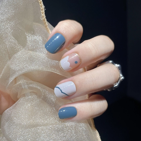 Smog Blauw En Crèmewit Press On Nagels Met Wolkenpatroon En Gouden Glitterrand Glanzende Korte Vierkante Ronde Kunstnagels