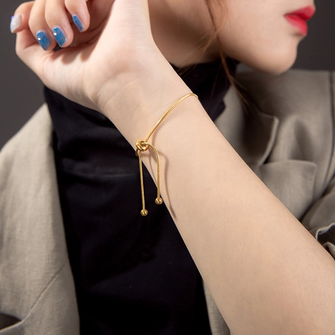 Bracciale A Catena Di Serpente Minimalista Acciaio Al Titanio Placcato Oro 18K Dispositivo Di Scorrimento Bolo Regolabile Per Donna