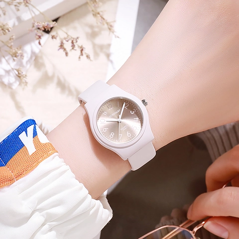 Damen Quarzuhr Bonbonfarben Silikonarmband Einfaches Rundes Zifferblatt Analog Studenten Mädchen Mode Lässige Armbanduhr