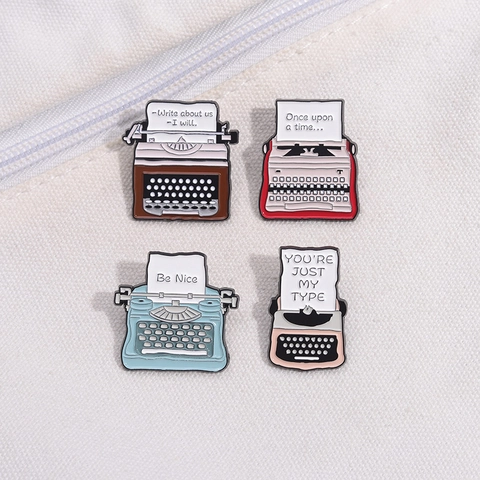 Broche Émail Machine À Écrire Vintage Alliage De Zinc Badge Rétro Impression De Lettres Épingle À Revers