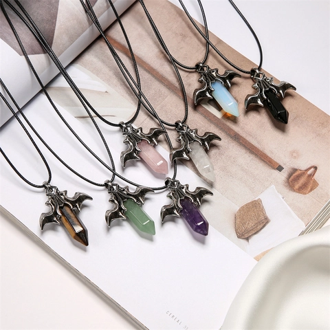 Collana Con Pendente Pipistrello Gotico Lega Di Rame Cristallo Naturale Colonna Esagonale Pietra Gioielli Vintage Halloween