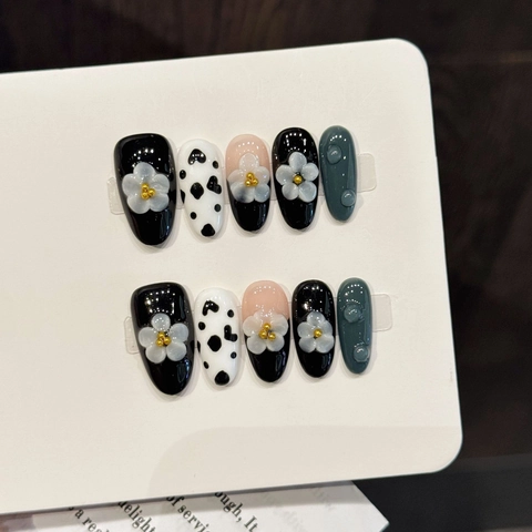 Uñas Postizas 3D Flor Patrón De Vaca Textura Gota De Agua Negro Blanco Forma Almendra Uñas Artificiales