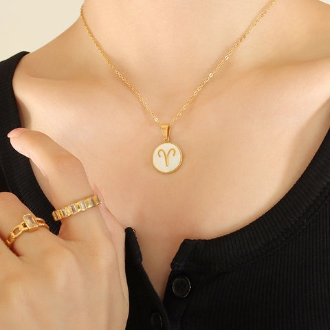 Collier Signe du Zodiaque Femme Plaqué Or 18K Acier Inoxydable Chaîne de Clavicule Avec Pendentif Coquillage Blanc Naturel Bijoux