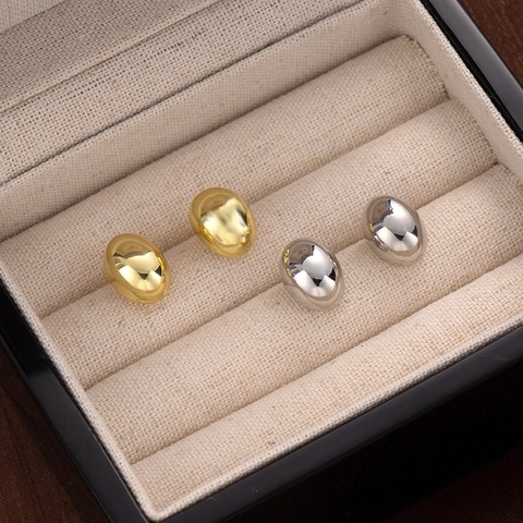 Minimalistische Ovale Bohnen Ohrstecker Legierung Schmuck Mit Silbernen Ohrringstift Hochglanzpoliertes Spiegelbild Modern