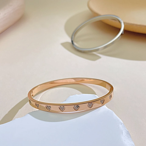 Mode Edelstahl Herzförmiger Strass Armreif Für Damen Einfache Polierte Metall Herzmuster Armband Schmuck Geschenk
