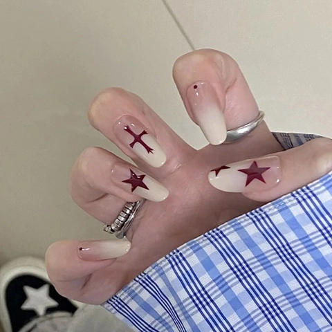 Gothic Künstliche Fingernägel Mandelform Nude Rosa Farbverlauf Dunkelrote Stern Kreuz Muster Glänzend Für Damen