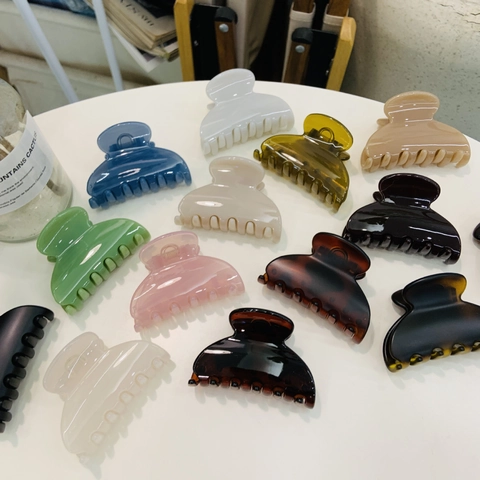 Women Hair Claw Clip Minimalist Plastic Resin Strong Hold Solid Color Tortoiseshell Pattern Hair Accessories For Girls