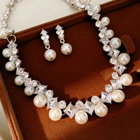 Elegante Collana E Orecchini Di Künstliche Perle E Strass Stile Corte Vintage Gioielli In Lega Con Perno Per Orecchino In Argento Per Donna
